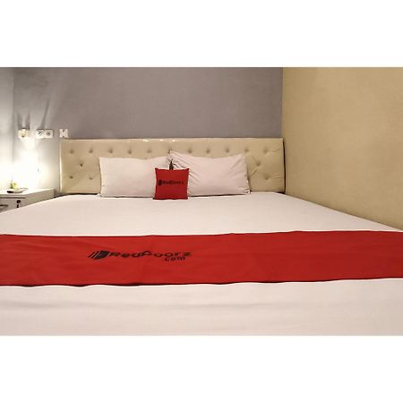 Reddoorz At Deluxe Hotel Near Terminal Purabaya Bungurasih Sidoarjo Εξωτερικό φωτογραφία