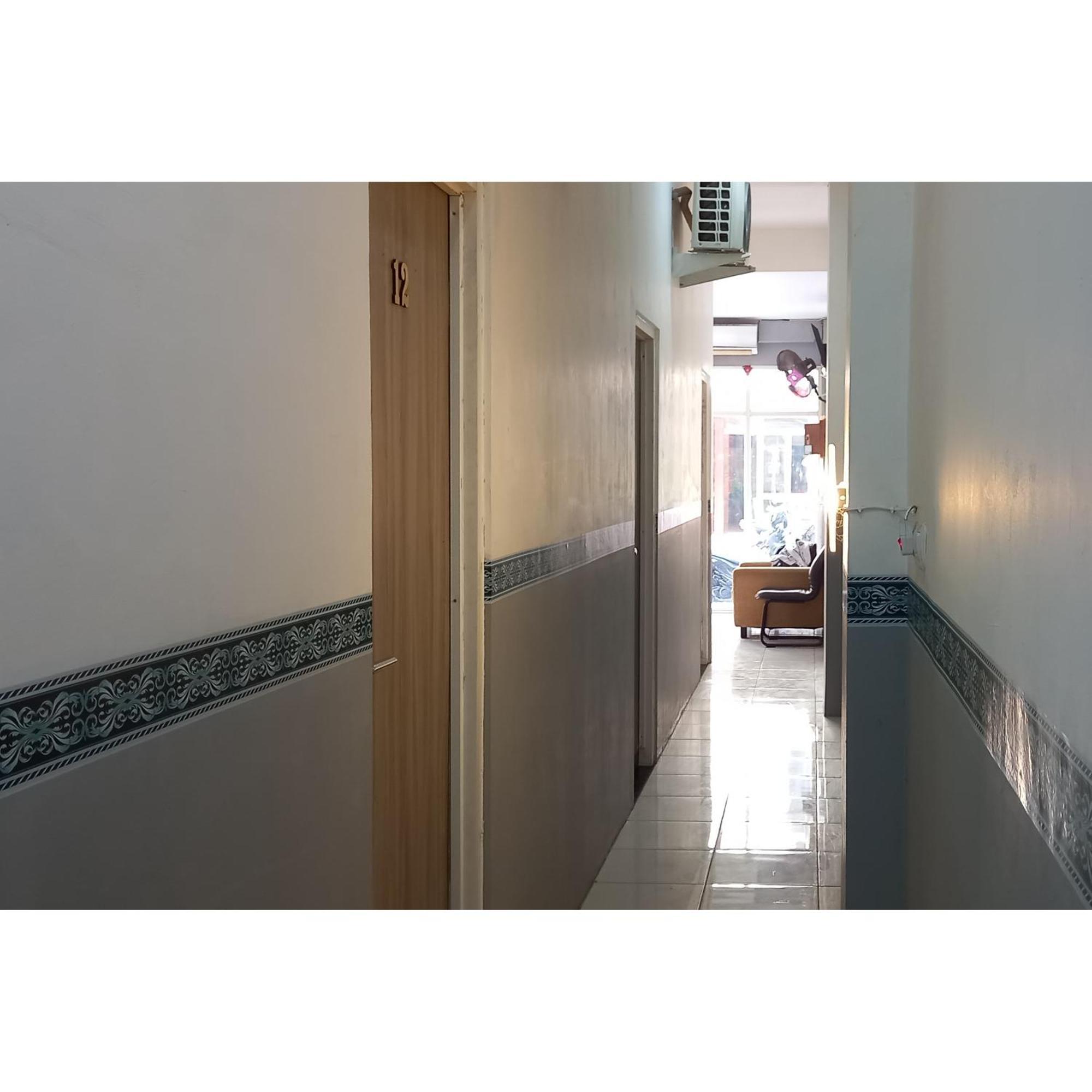 Reddoorz At Deluxe Hotel Near Terminal Purabaya Bungurasih Sidoarjo Εξωτερικό φωτογραφία