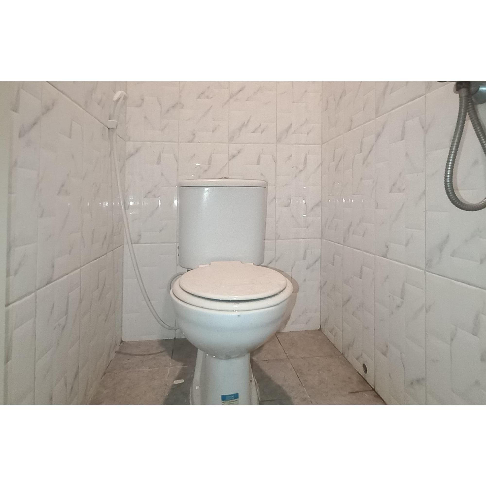 Reddoorz At Deluxe Hotel Near Terminal Purabaya Bungurasih Sidoarjo Εξωτερικό φωτογραφία