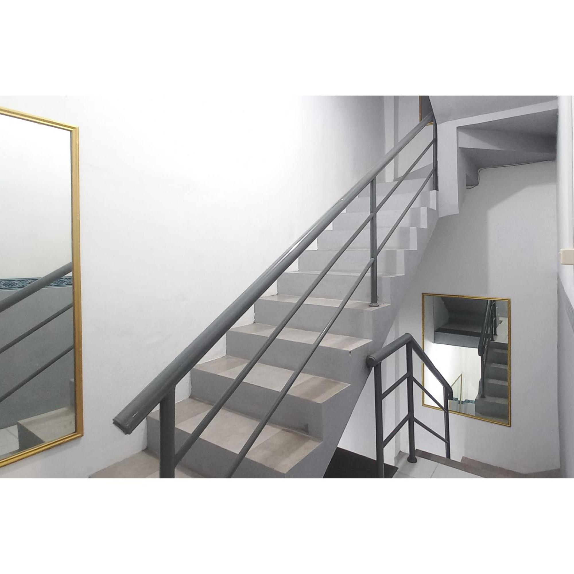 Reddoorz At Deluxe Hotel Near Terminal Purabaya Bungurasih Sidoarjo Εξωτερικό φωτογραφία