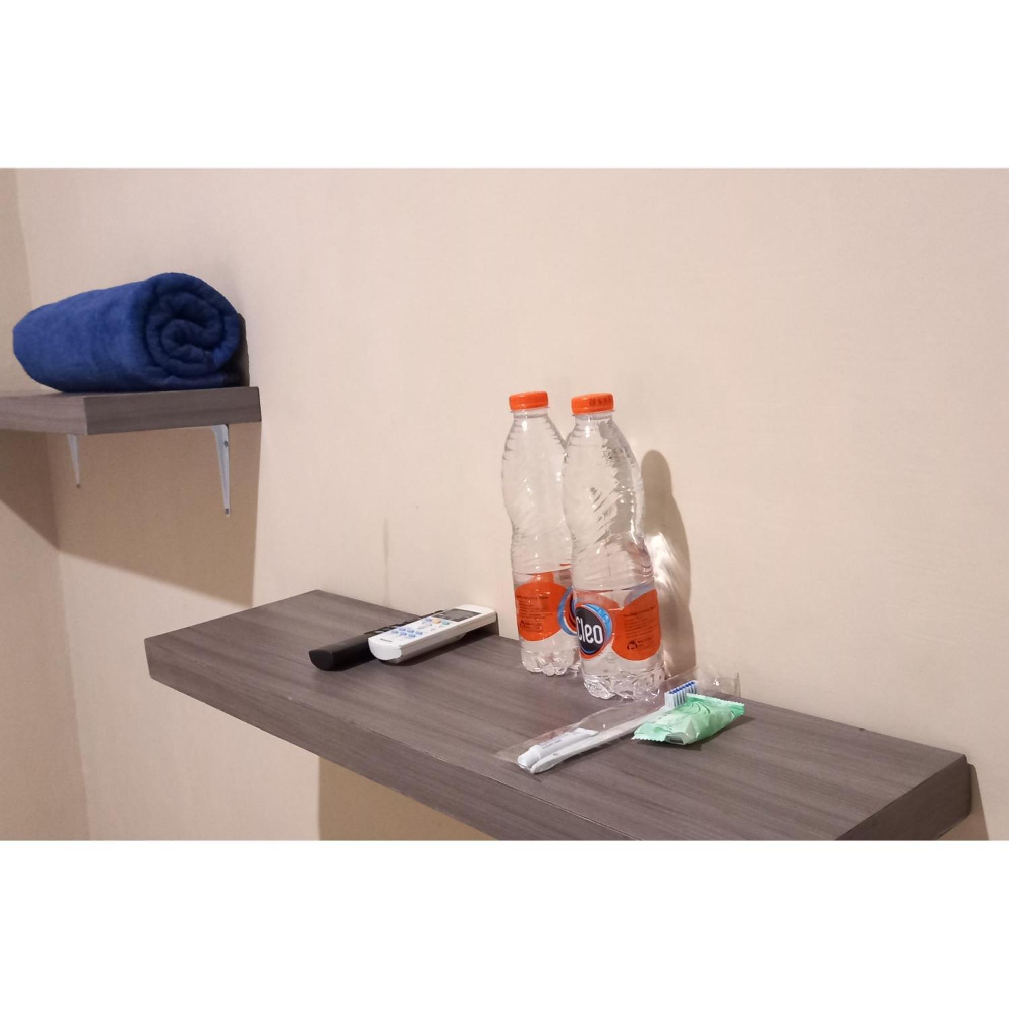Reddoorz At Deluxe Hotel Near Terminal Purabaya Bungurasih Sidoarjo Εξωτερικό φωτογραφία