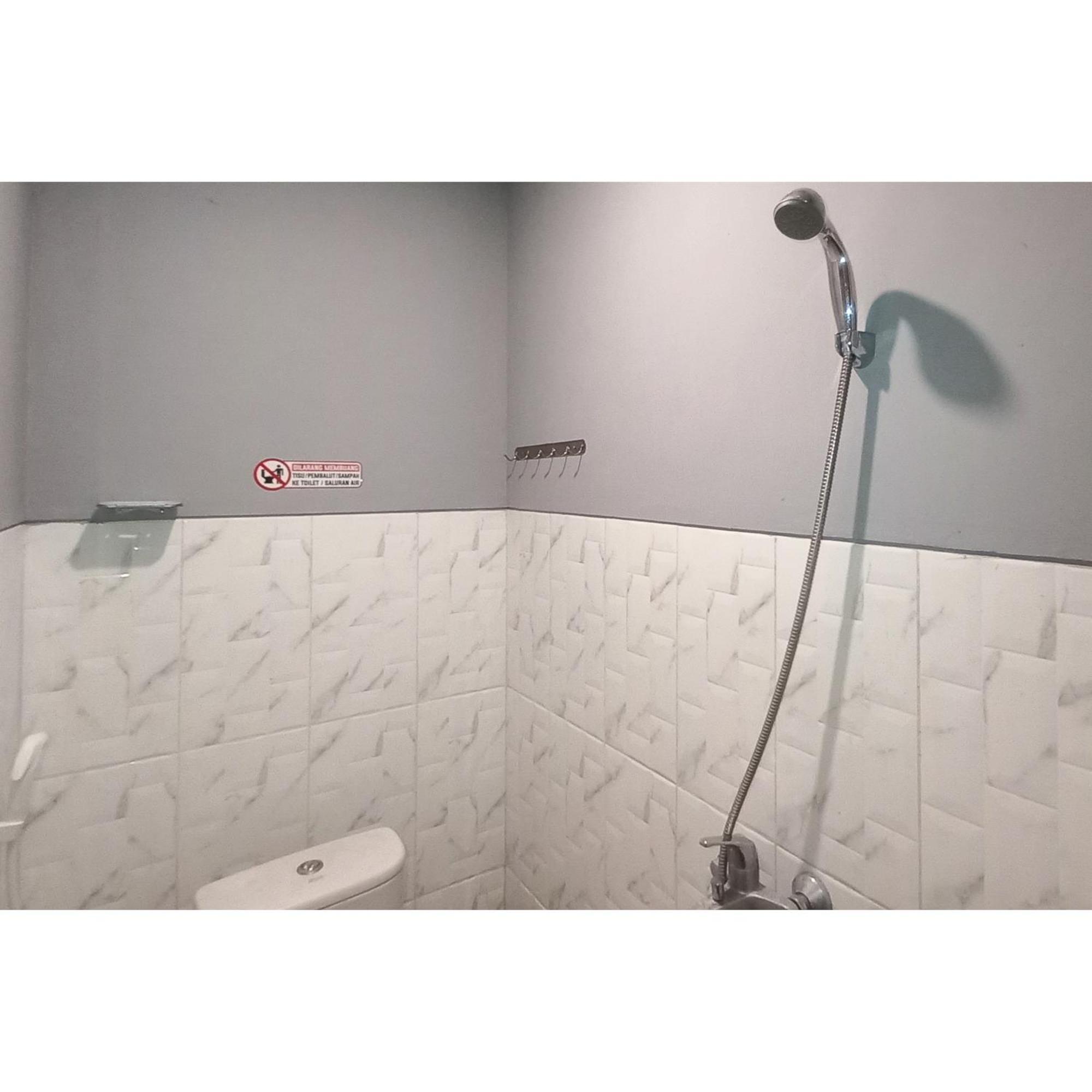 Reddoorz At Deluxe Hotel Near Terminal Purabaya Bungurasih Sidoarjo Εξωτερικό φωτογραφία