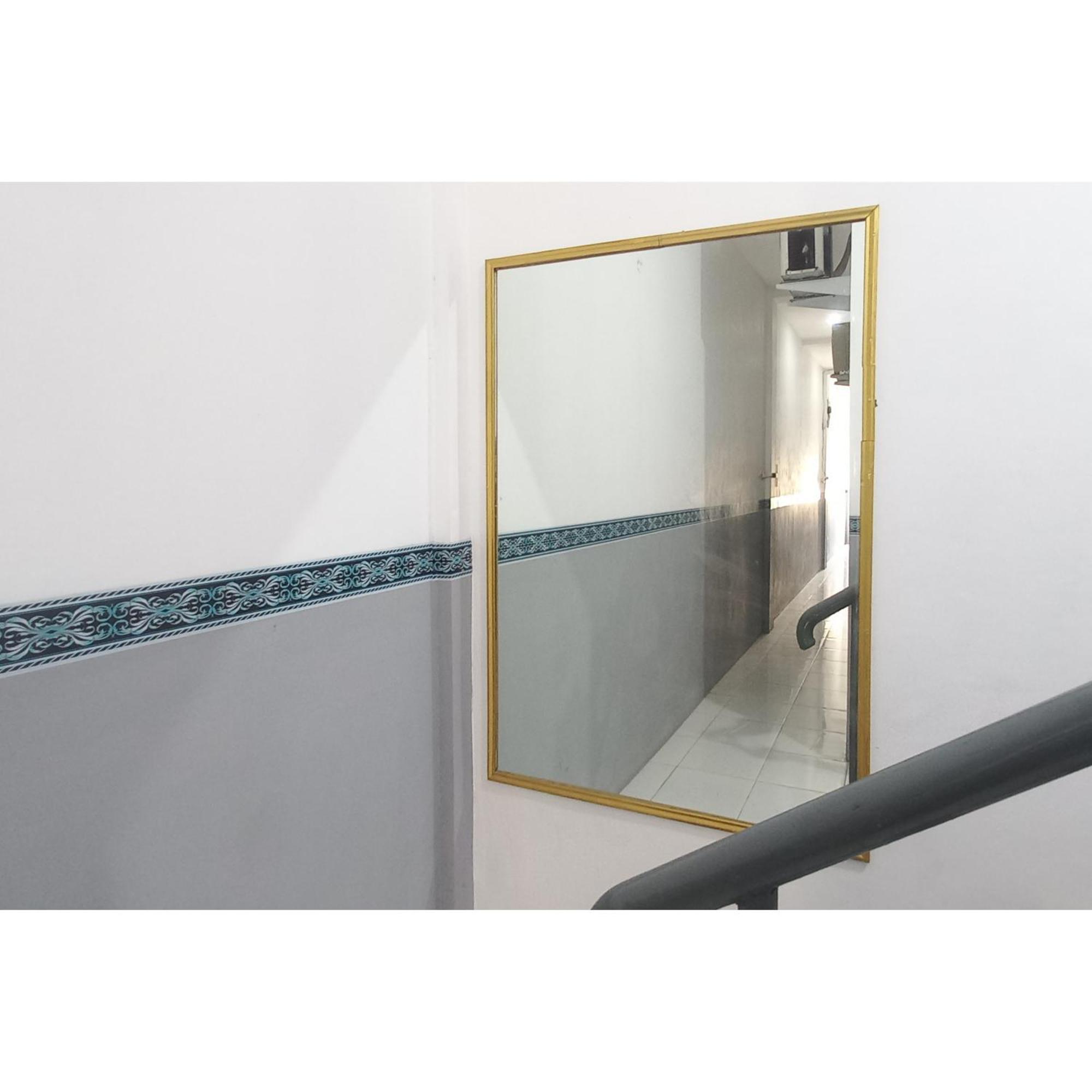 Reddoorz At Deluxe Hotel Near Terminal Purabaya Bungurasih Sidoarjo Εξωτερικό φωτογραφία